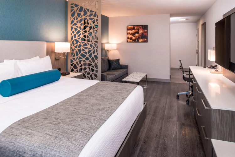 Best Western Plus Temecula Wine Country Hotel &Suites
