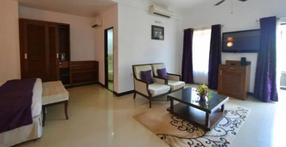 Silver Sands Hide Away