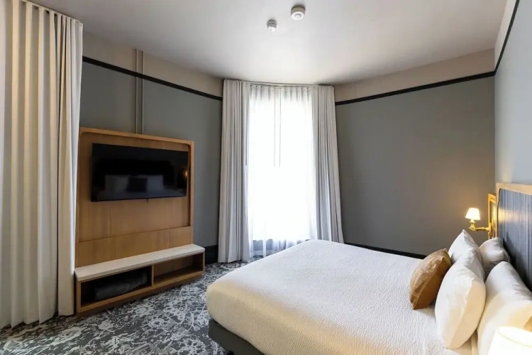 Classic Double room with city view
