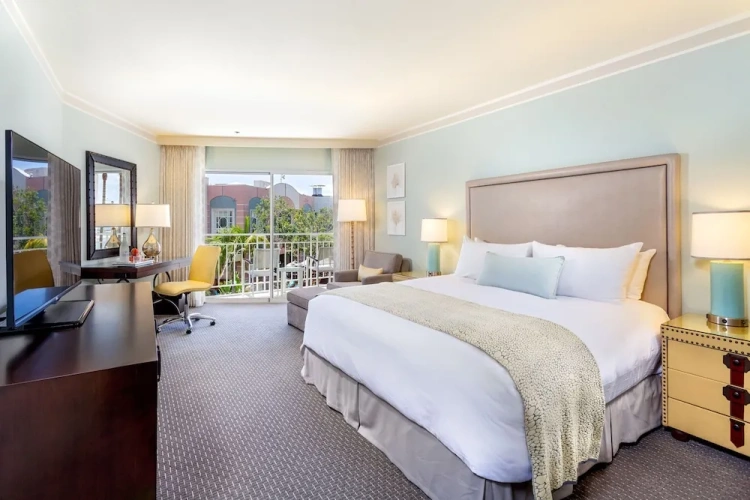 Double room with balcony and with resort view