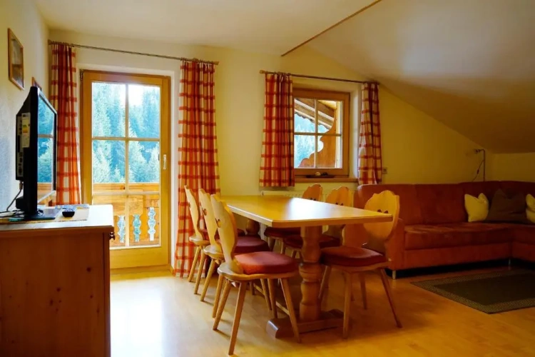 3 Bedrooms Apartment
