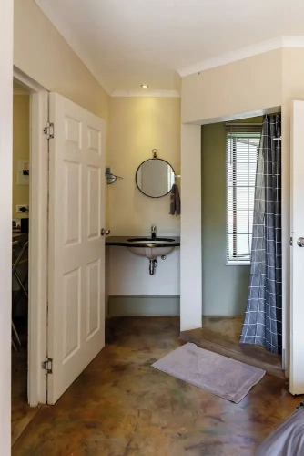 1 Bedroom Family Cottage with river view