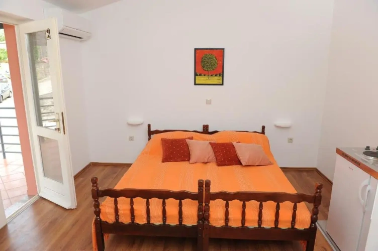 Studio with balcony and with view