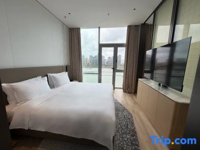 1 Bedroom Suite with balcony and with river view