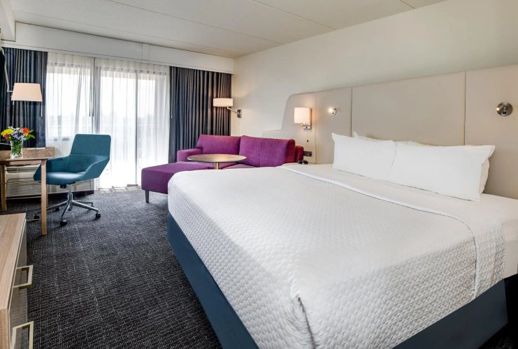 Crowne Plaza Milwaukee Airport by IHG