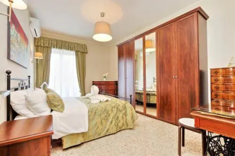 Oksana's Bernadette Apartment