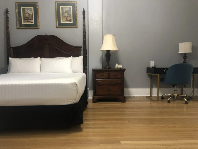 MarQueen Hotel