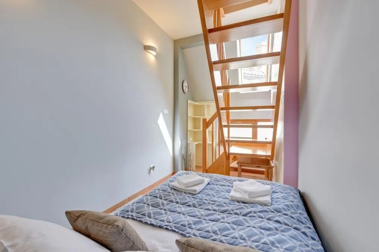 Lion Apartments - Avocado