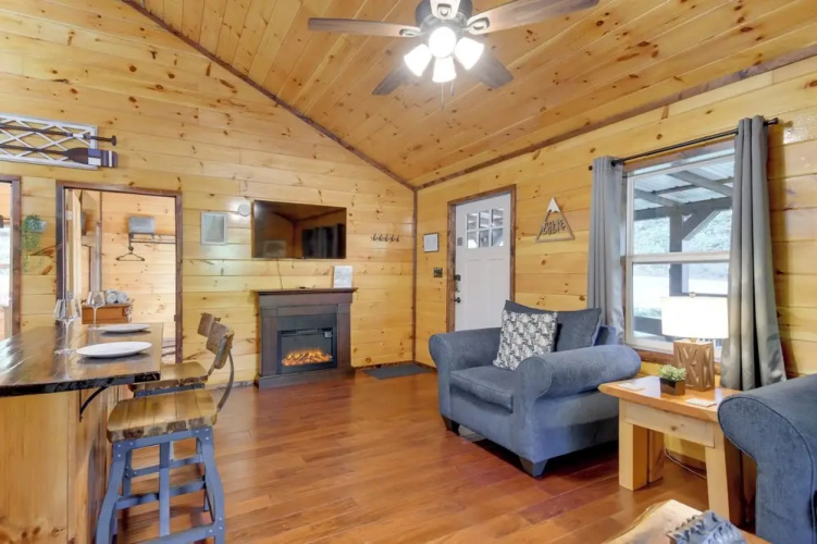 Fireside Evenings: Red River Gorge Gem w/ Hot Tub