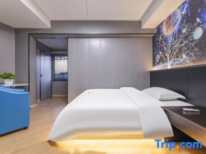 Deluxe Triple Suite