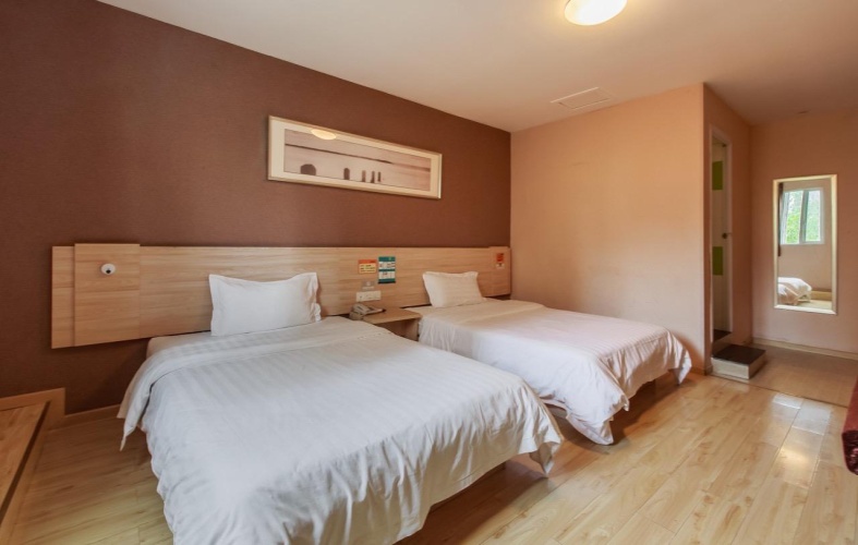 Standard Double room with city view