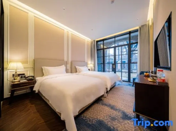 Standard Twin room with balcony