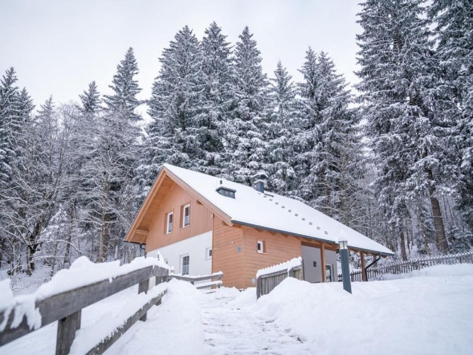 4 Bedrooms Cottage