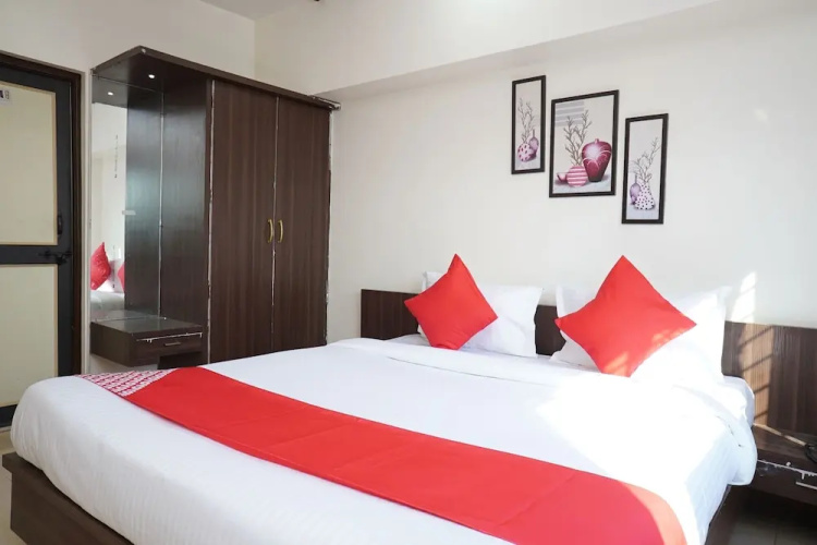 OYO 24432 Yash Residency