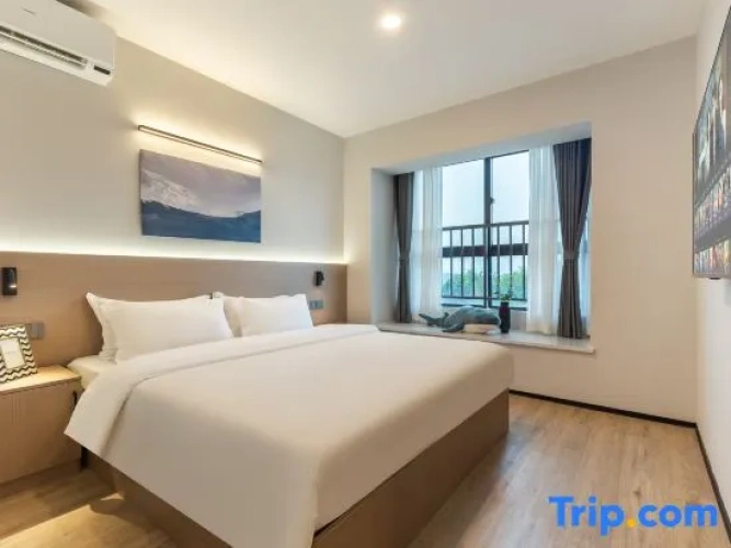 2 Bedrooms Business Family Suite with balcony