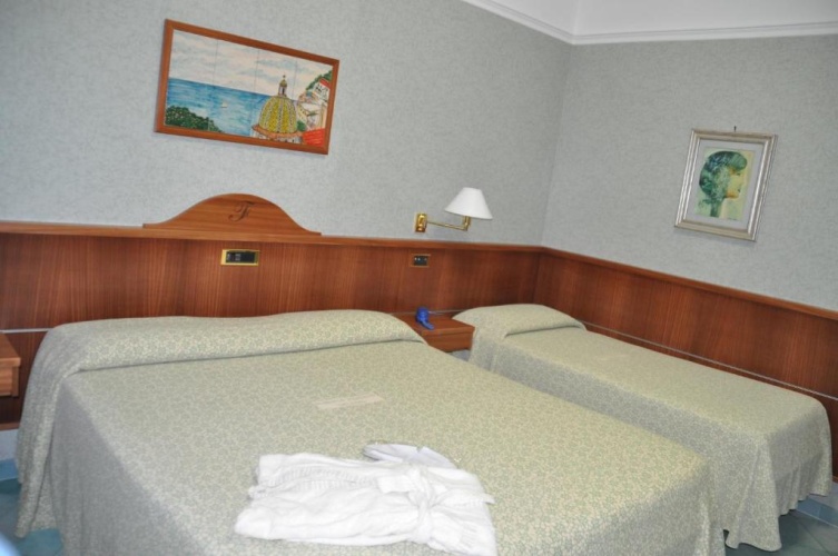 Standard Triple room