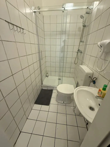 Modern 2BR Apt Steps from Westbahnhof