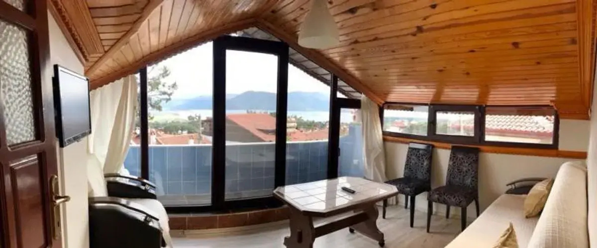 Moon House Apart