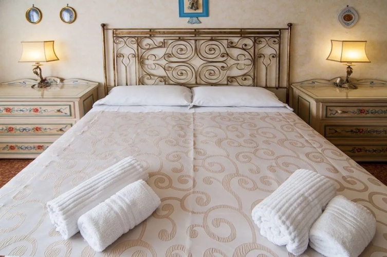 Aurelio&Vaticano Elegant Flat