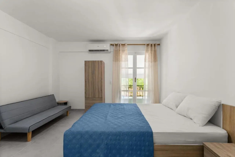Nikolas Apartments