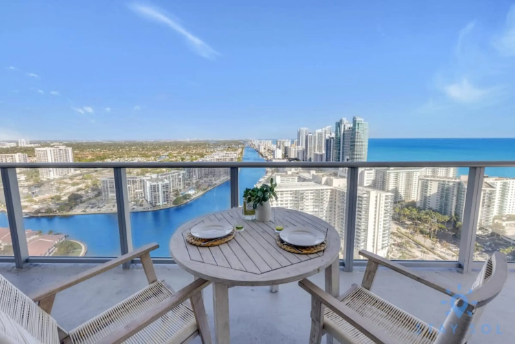 Luxury 2Br Front Ocean & Bay View Amazing Pools