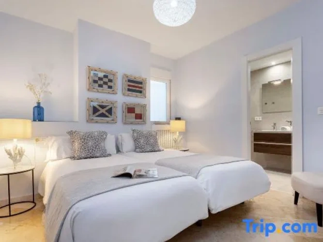 4 Bedrooms Apartment