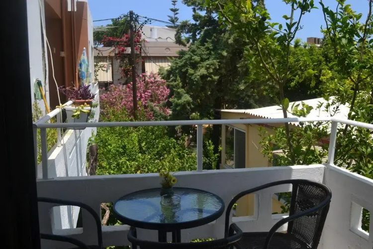 Manos Apartments