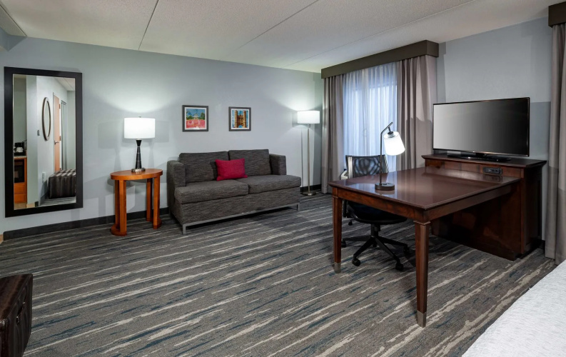 Hampton Inn & Suites St. Louis at Forest Park