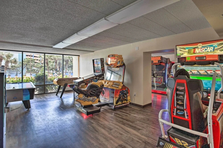 Oceanfront Myrtle Beach Studio w/ Huge Balcony!