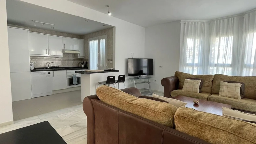 Top Floor 2 Bedroom Duplex 360 Views F-5