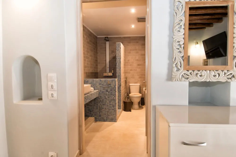 Gavrion's Nest  - Premium Cycladic Studio