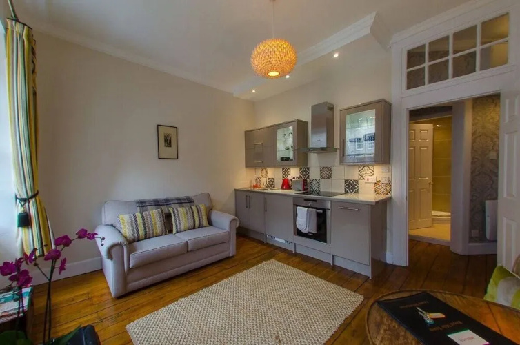 JOIVY Royal Mile Tower Apartment