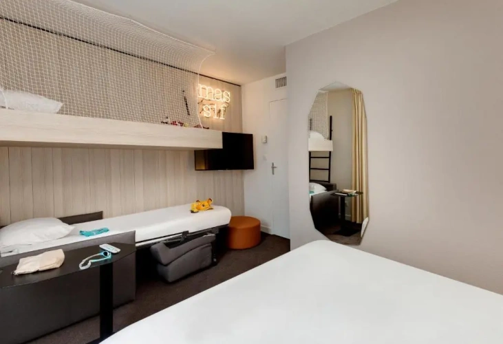 Standard Triple room