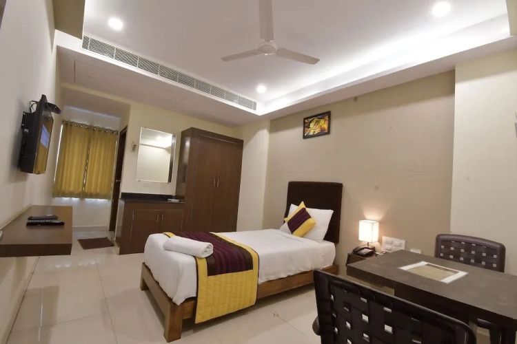 sri maharaja inn