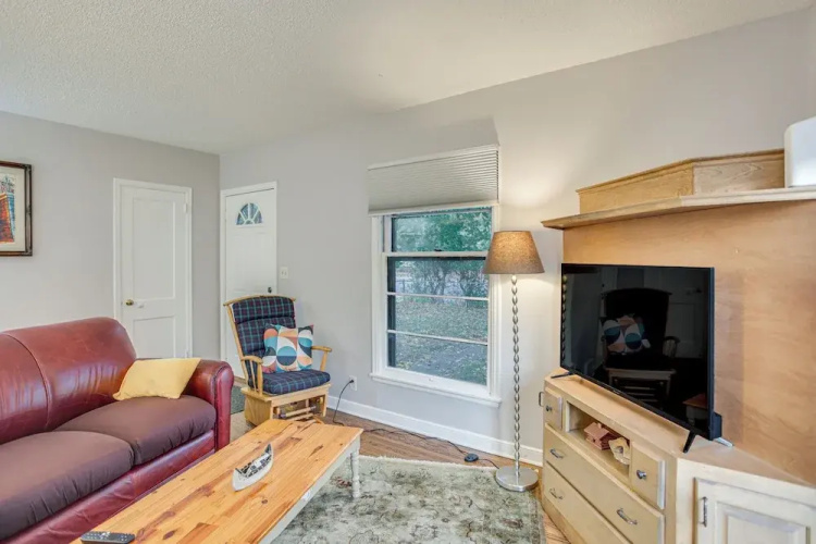 7 Mi to Downtown Minneapolis: Home w/ Fire Pit!