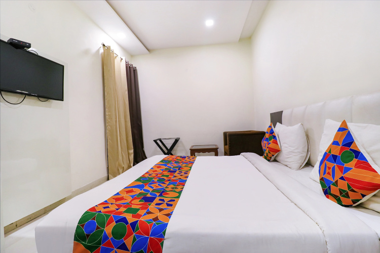 Fabhotel Golden Home