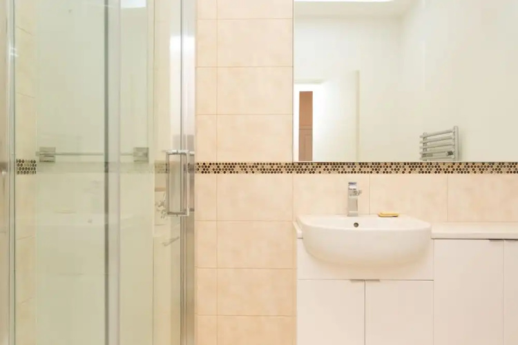 Veeve - Rosey Rosslyn Flat