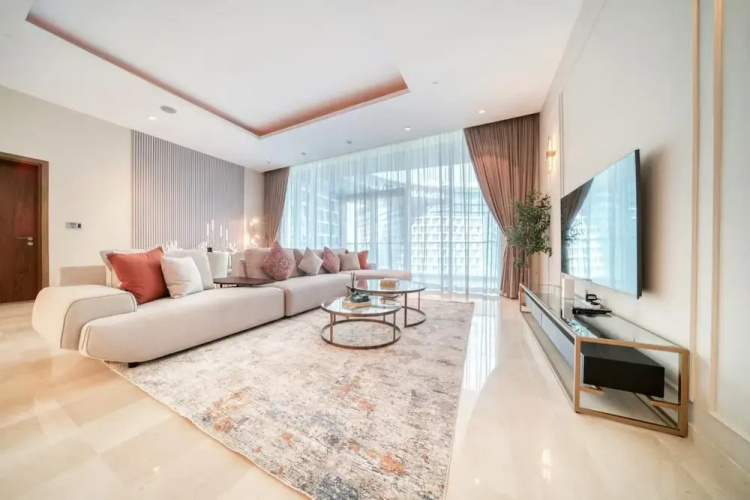 Modish Palm 3BR w Private Balcony Beach Access