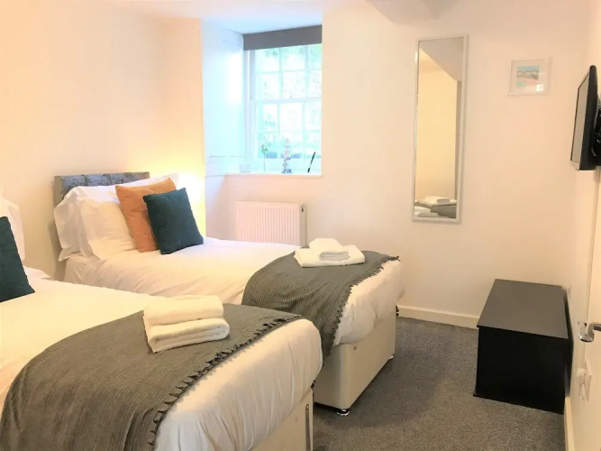 Grafton Seaside Apartment With Parking