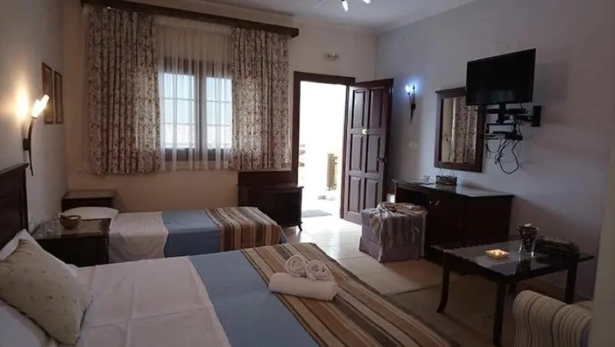 Standard Triple room