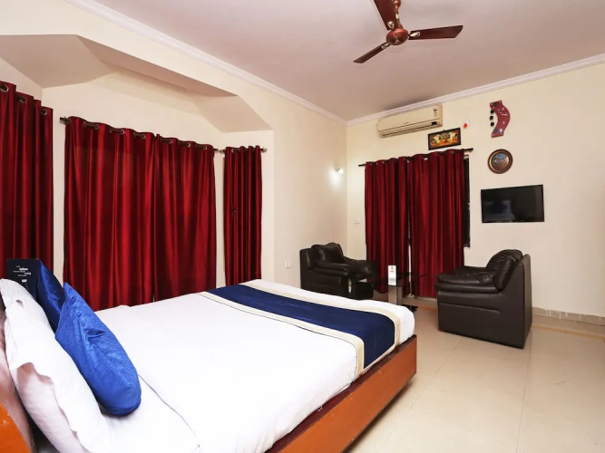 OYO Flagship 4877 Aradhya residency