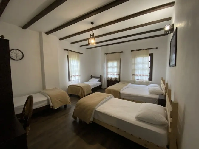 1 Bedroom Standard Family room with lake view