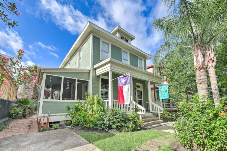 4 Bedrooms Cottage