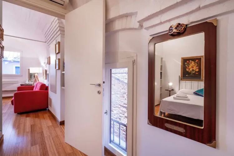Venice Guggenheim Apt by Wonderful Italy