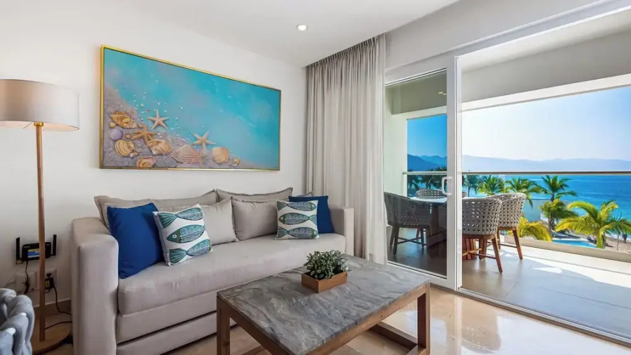 Oceanfront 1BR with Balcony & Pool