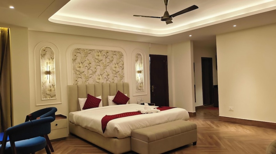 Standard Family room with mountain view