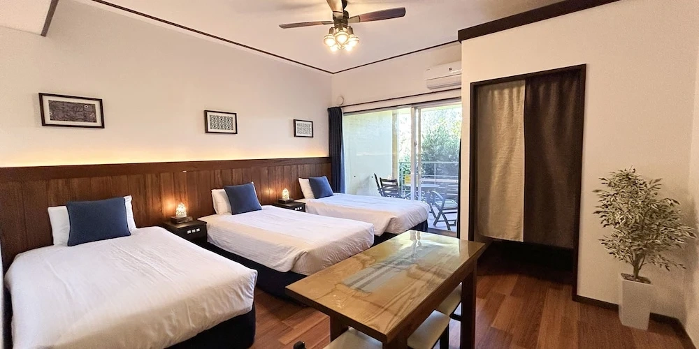Standard Triple room with balcony