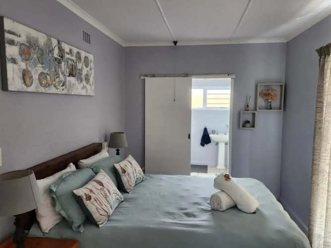 25 ON Main Struisbaai