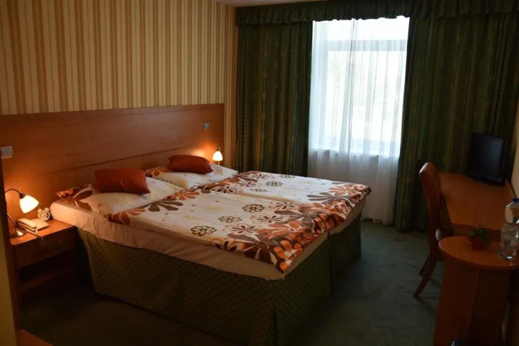 Empire Hotel