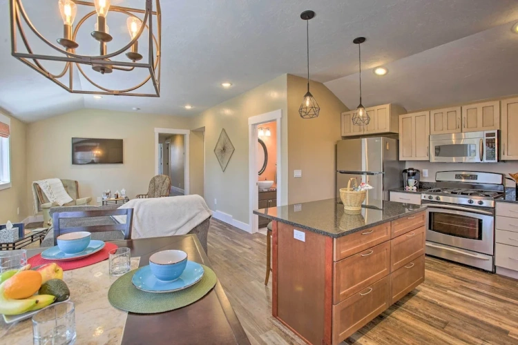 2 Bedrooms Apartment